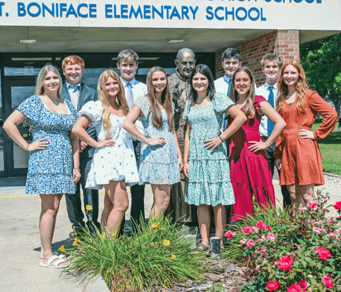 PJCC Homecoming royalty 5599 pp.web